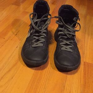 Hyperdunk basketball shoes. Black size 8